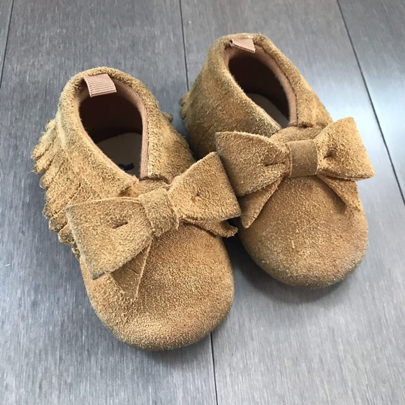 Beautiful baby GAP shoes! Warm and comfy 🥰 - Picture 1 of 5